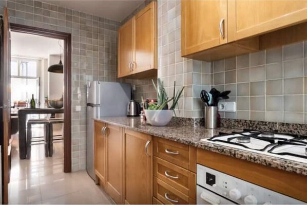 Fridge, microwave, oven, stovetop