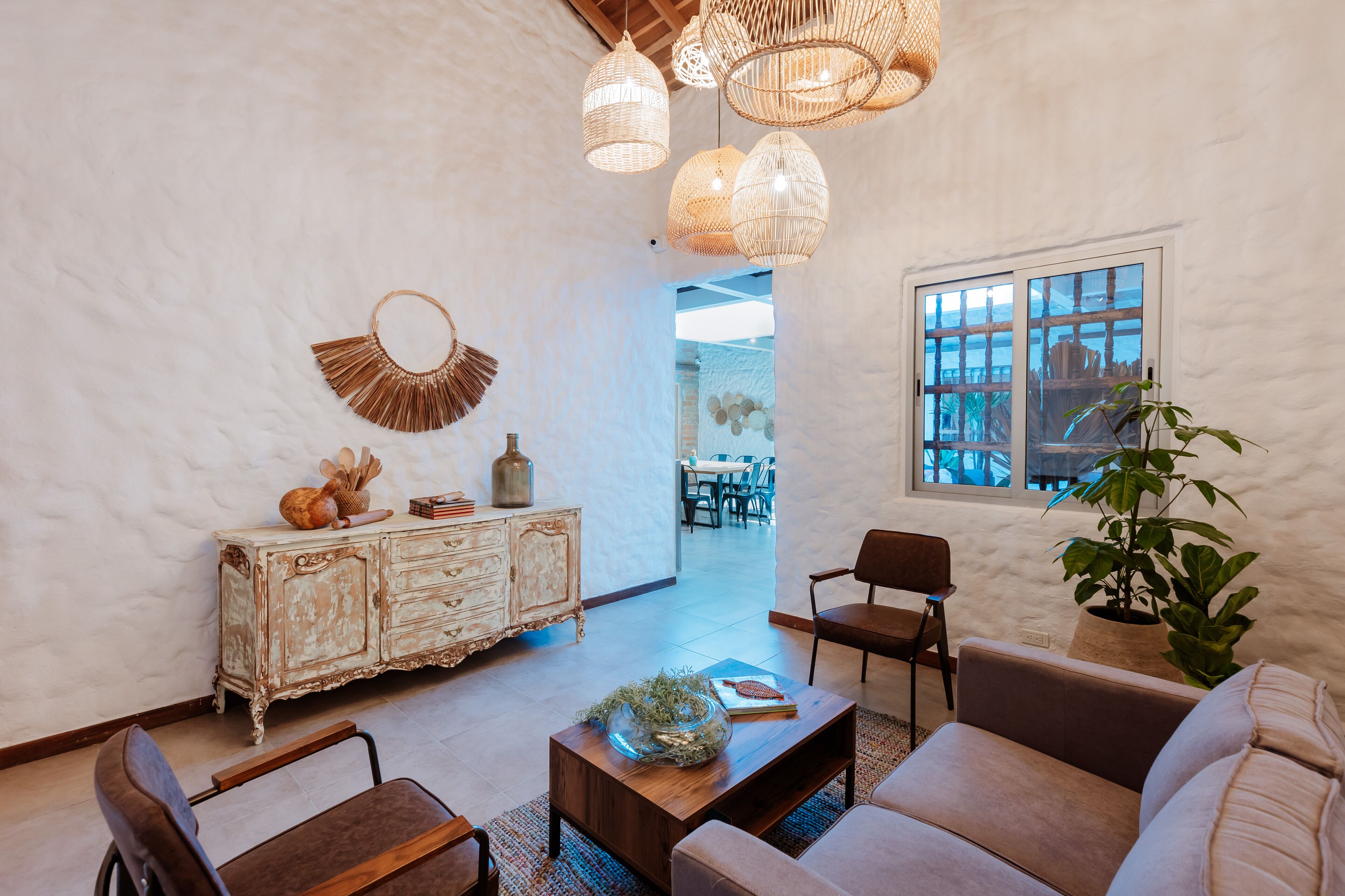 32-inch Smart TV with digital channels, TV, Netflix