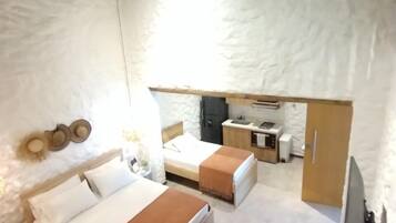 Perhehuone | Select Comfort -patjalliset sängyt, tallelokero huoneessa