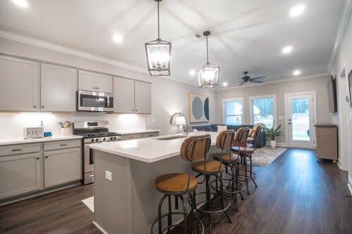 New Townhouse w/ Game Room & Nintendo 64 - Right Off 280