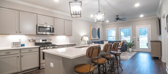 New Townhouse w/ Game Room & Nintendo 64 - Right Off 280