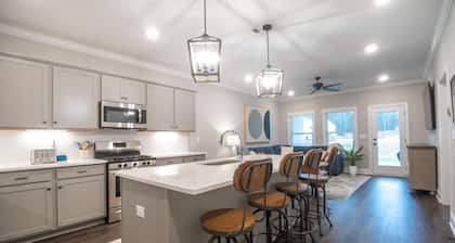 New Townhouse w/ Game Room & Nintendo 64 - Right Off 280