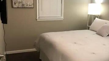 2 Schlafzimmer, Schreibtisch, Bügeleisen/Bügelbrett, kostenloses WLAN