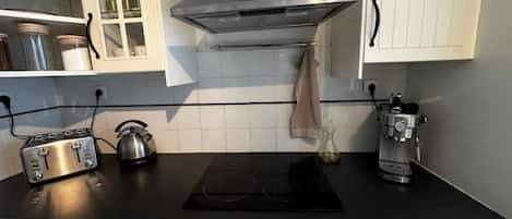 Réfrigérateur, four, plaque de cuisson, lave-vaisselle