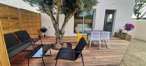 تناول الطعام بالخارج