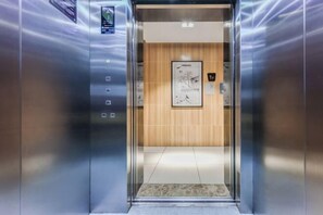 Interior - Seaman Hotel (Chongqing Jiazhou Hongqi Hegou Light Rail Station) (Chongqing)