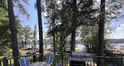 Lakefront Home on Newman Lake
