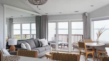 Smart TV, books, stereo