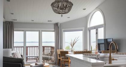 ★BEACHFRONT★Pool+Hot Tub★11 min to downtown