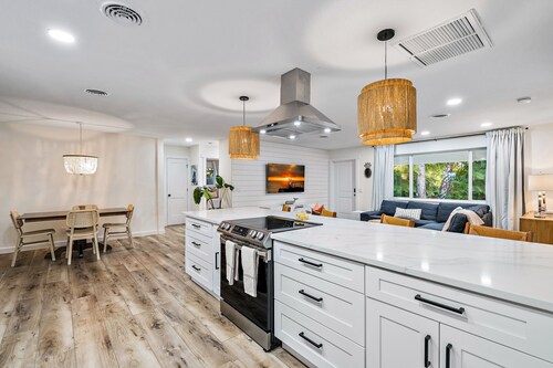 New Modern Coastal Home in Heart of Tequesta, FL