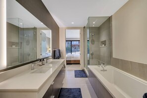 Shower, jetted bath, hair dryer, bathrobes - 3B lux ski-in/ski-out,gondola,rentals,Peloton bike (Park City)