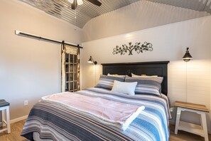 2 Schlafzimmer, Schreibtisch, Bügeleisen/Bügelbrett, kostenloses WLAN