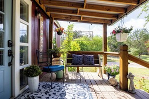 Terrace/patio - Modern farmhouse cottage close to downtown Bandera (Bandera)
