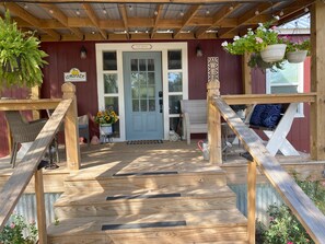Exterior detail - Modern farmhouse cottage close to downtown Bandera (Bandera)