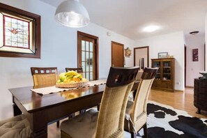 Dining - Pure Private Garden Apartment Sitges centre beach (Sitges)