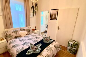 Apartment, 1 Queen-Bett | 1 Schlafzimmer, kostenloses WLAN, Bettwäsche