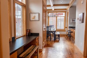 Dining - Spacious Spanish Peaks Townhome! Private Hot Tub, 15min Drive to Resort, 5Min Dr (Big Sky)