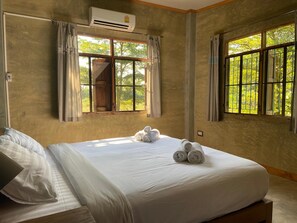 2 bedrooms, iron/ironing board, free WiFi, bed sheets - House Surrounded by Nature (San Sai)
