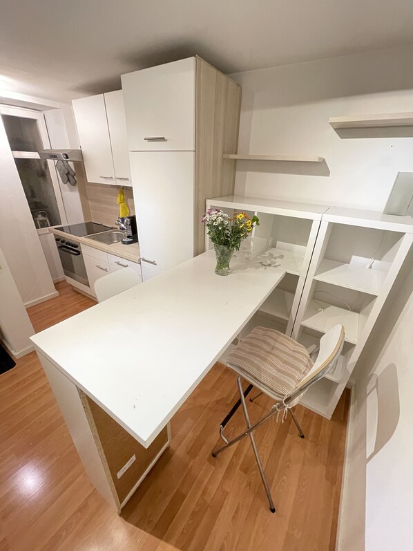 Fridge, oven, stovetop, dishwasher - Schönes Appartment in Laufweite zum Zentrum & Mainufer (Würzburg)