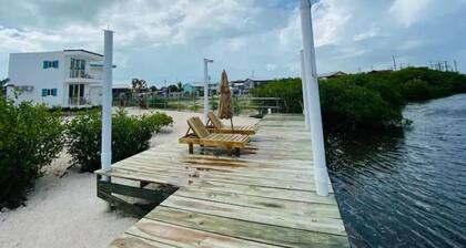 2nd Floor Casita. Short walk to town. On the river!