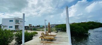 2nd Floor Casita. Short walk to town. On the river!