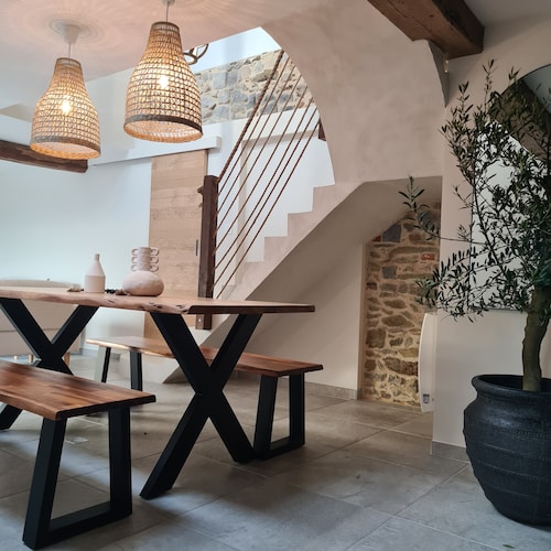 Magnificent farmhouse with hot tub in vaulted cellar