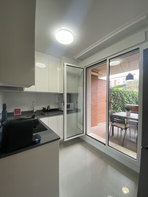 Refrigerador, microondas, horno y lavavajillas 