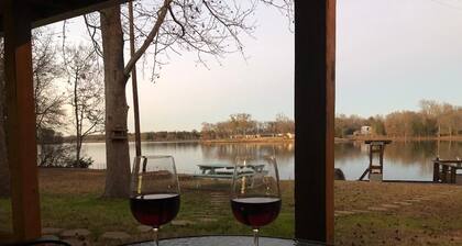 Waterfront Escape! Enjoy quiet, privacy & relaxation in this 3-bedroom retreat!