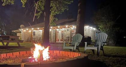 Waterfront Escape! Enjoy quiet, privacy & relaxation in this 3-bedroom retreat!