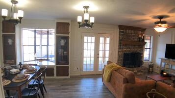 Smart TV, lareira, escritórios