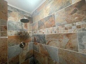 Shower, hair dryer, towels, soap - Waterfront Escape! Enjoy quiet, privacy & relaxation in this 3-bedroom retreat! (Mount Pleasant)