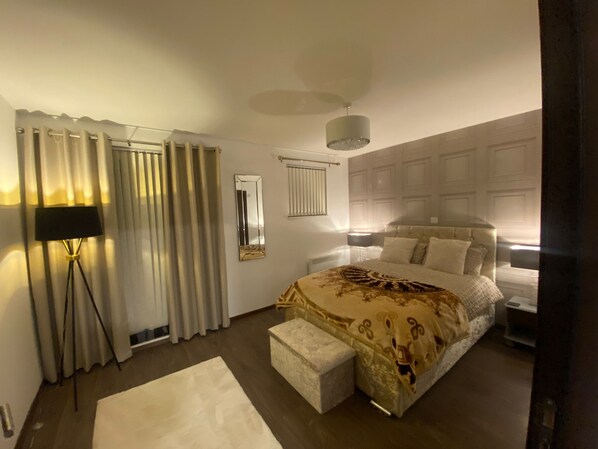 Appartement, 2 grands lits | 2 chambres, Wi-Fi gratuit, draps fournis