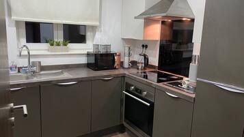 Apartment, 2 Queen Beds | Private kitchen | Fridge, microwave, oven, stovetop