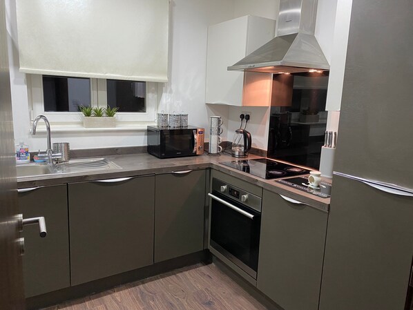 Apartment, 2 Queen Beds | Private kitchen | Fridge, microwave, oven, stovetop