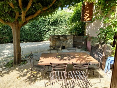 Au Milieu des Vignobles, Près de Plusieurs Sites Classés et Chemins de Randonnée