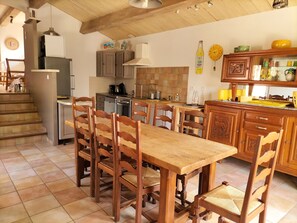 Frigorífico, horno, lavavajillas y cafetera o tetera