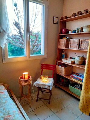 4 bedrooms, iron/ironing board, travel cot, free WiFi - Au Milieu des Vignobles, Près de Plusieurs Sites Classés et Chemins de Randonnée (Gargas)