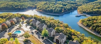2BR Retreat Near SDC | Huge 24’ Deck | Sleeps 6