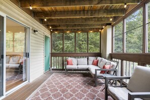 Property grounds - 2BR Lake Area Condo | Pebble Beach | Screened Deck (Branson)