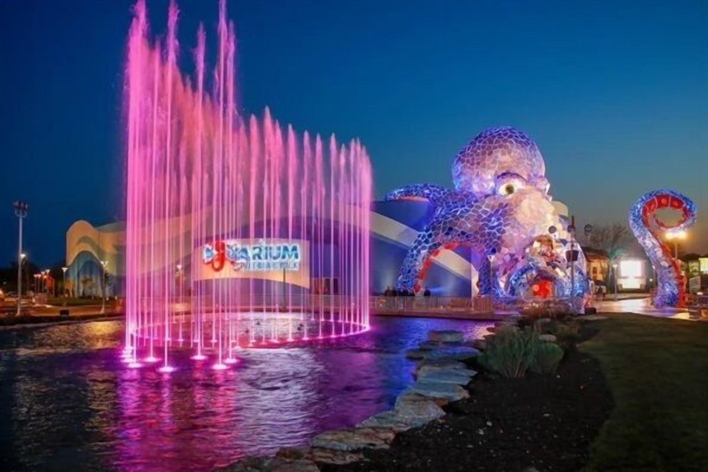 A water fountain with a sign that reads "Aquarium."