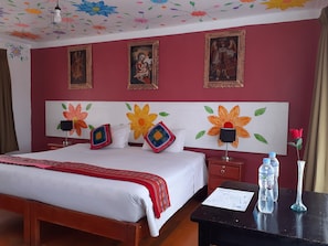 In-room safe, desk, free WiFi, bed sheets - Reinbo Garden (Cusco)