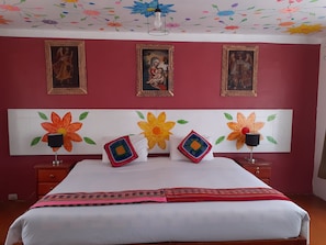 In-room safe, desk, free WiFi, bed sheets - Reinbo Garden (Cusco)