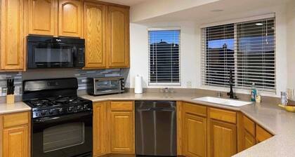 *RARE FIND* GREAT LOCATION*BREWSTER PARK*GAMEROOM*