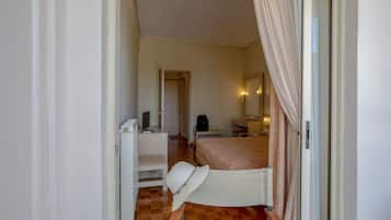 Classic Double or Twin Room, 1 Double or 2 Single Beds, Sea View | Free WiFi, bed sheets