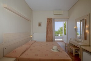 Klassieke kamer, 1 twee- of 2 eenpersoonsbedden, 1 tweepersoonsbed of 2 eenpersoonsbedden | Gratis wifi, beddengoed