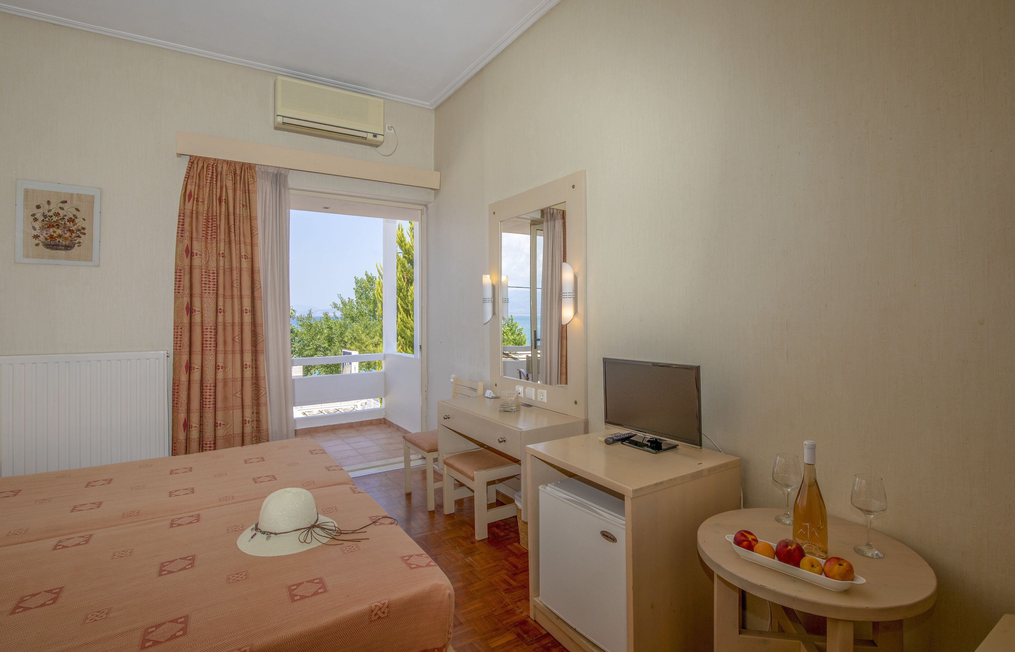 Classic Double or Twin Room, 1 Double or 2 Twin Beds, Sea View | Free WiFi, bed sheets
