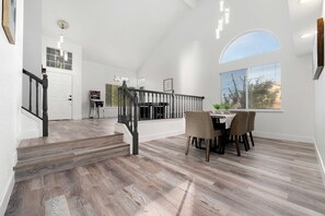 Interior - Spacious 4Beds/3Baths Fully Remodeled Mansion (Sacramento)