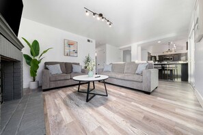 Living area - Spacious 4Beds/3Baths Fully Remodeled Mansion (Sacramento)