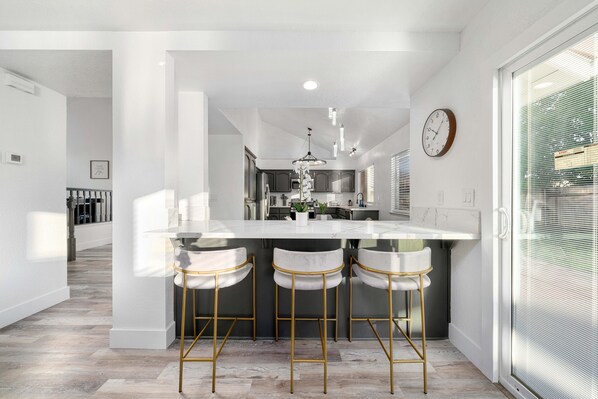 Dining - Spacious 4Beds/3Baths Fully Remodeled Mansion (Sacramento)