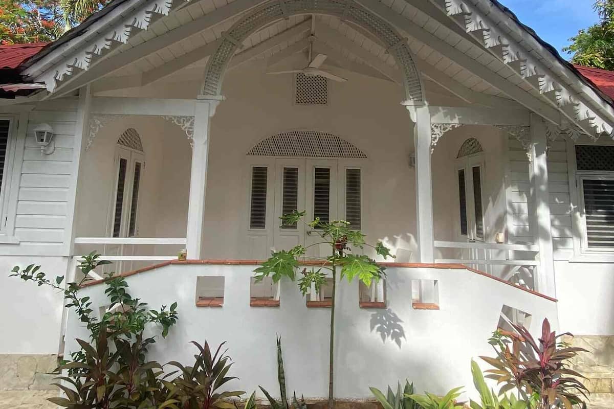 Bungalow, 3 Bedrooms | Bathroom | Shower, soap, shampoo, toilet paper